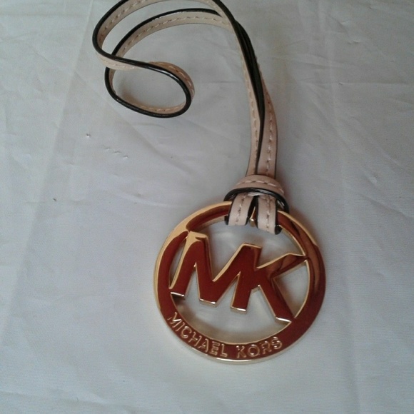 Michael Kors NWOT Gold MK Purse Fob Beige Leather - Picture 3 of 3